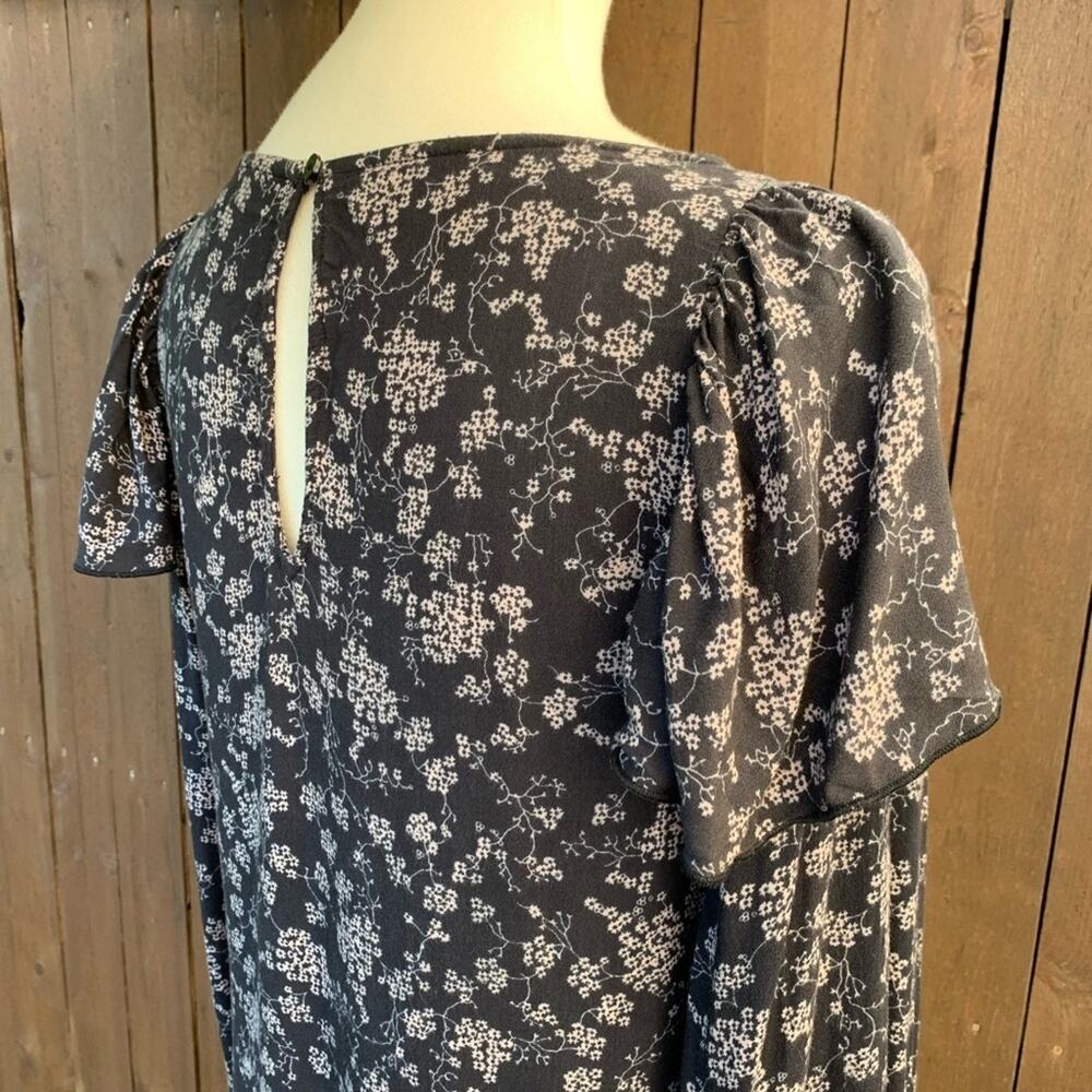 Hinge | Size Small Printed Ruffle Blouse - Picture 2 of 8